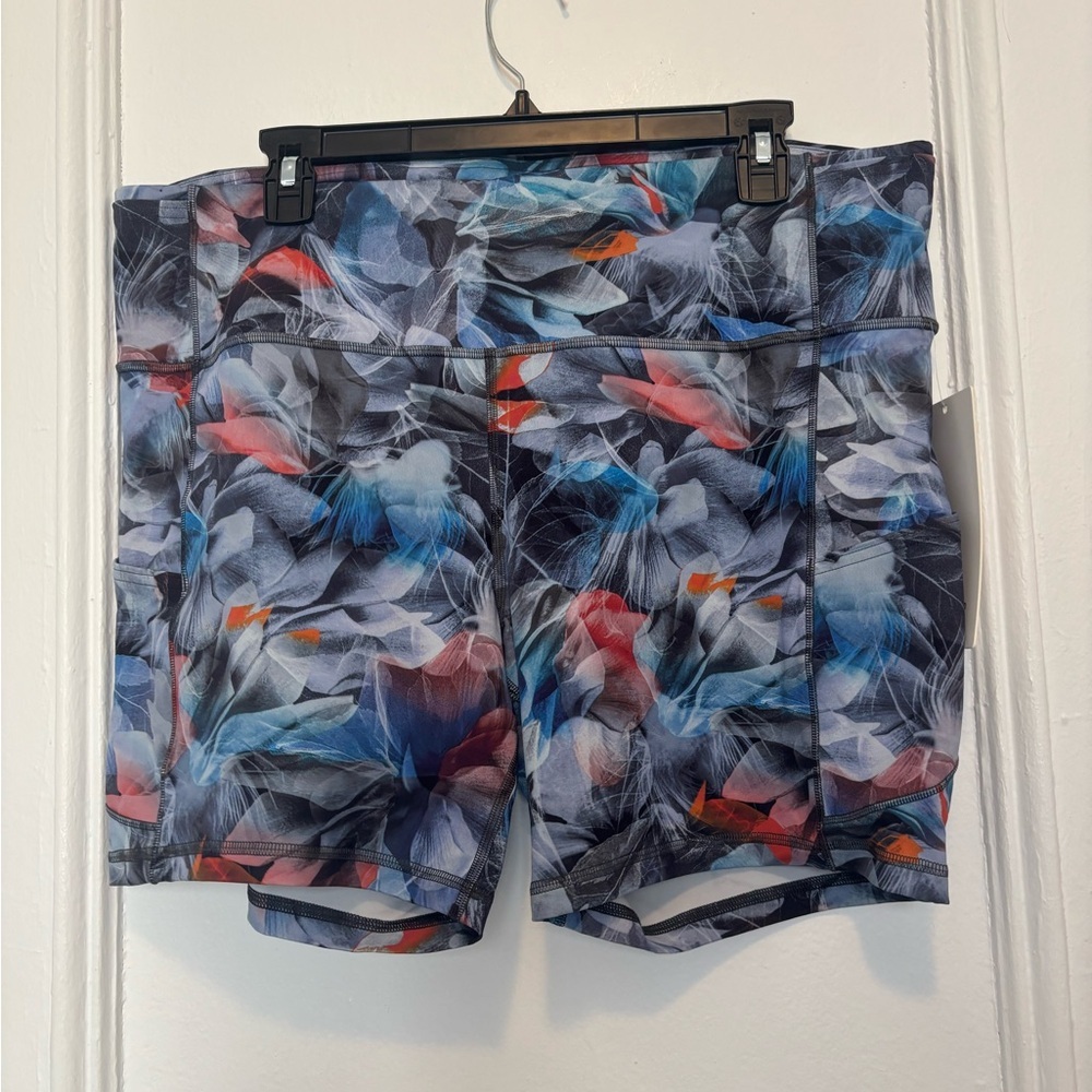 Lululemon Fast and Free Short 6" *Non-Reflective - Size 18